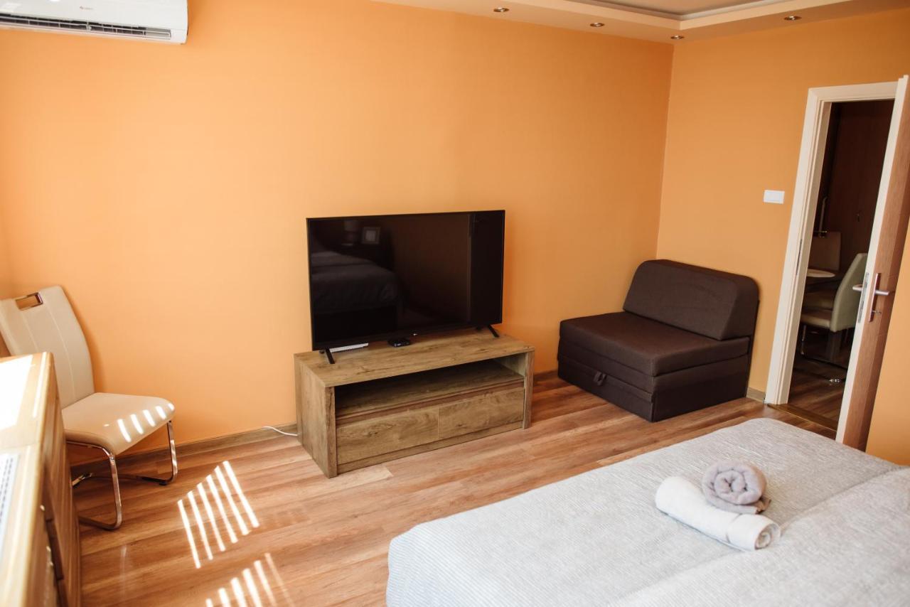 Lara Apartman Apartment Subotica Exterior photo